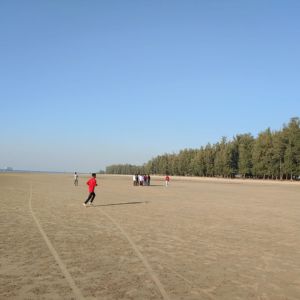 visitors on the parki sea beach