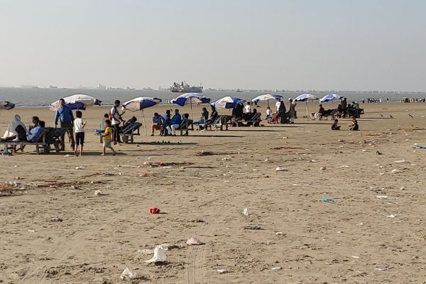 tourist on the parki sea beach