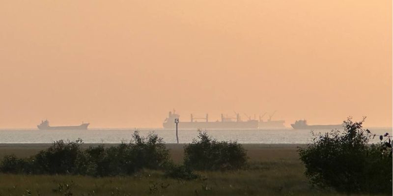 ships anchored on sagor par sea beach