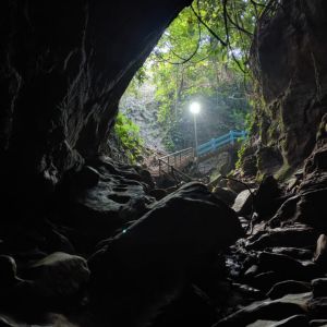 alutila cave exit view