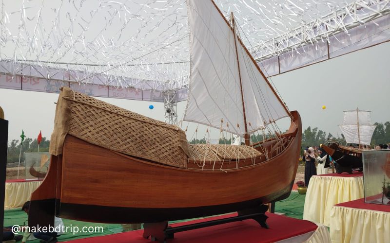 sampan boat at dc flower park