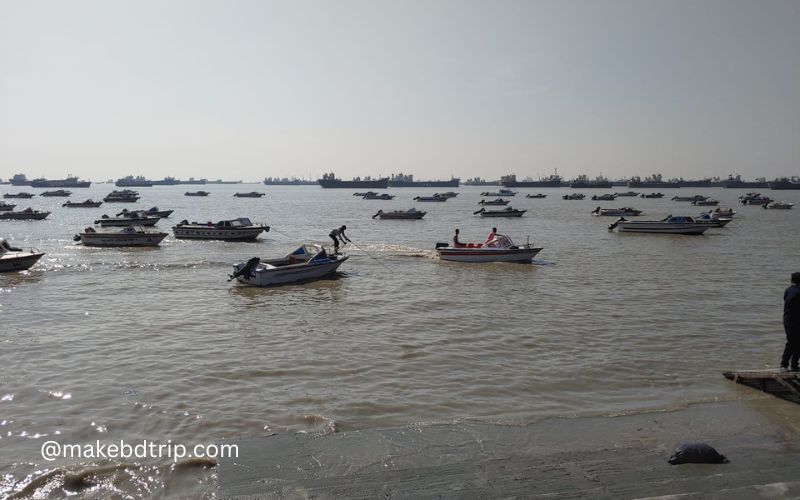 speed boats on the sea beach