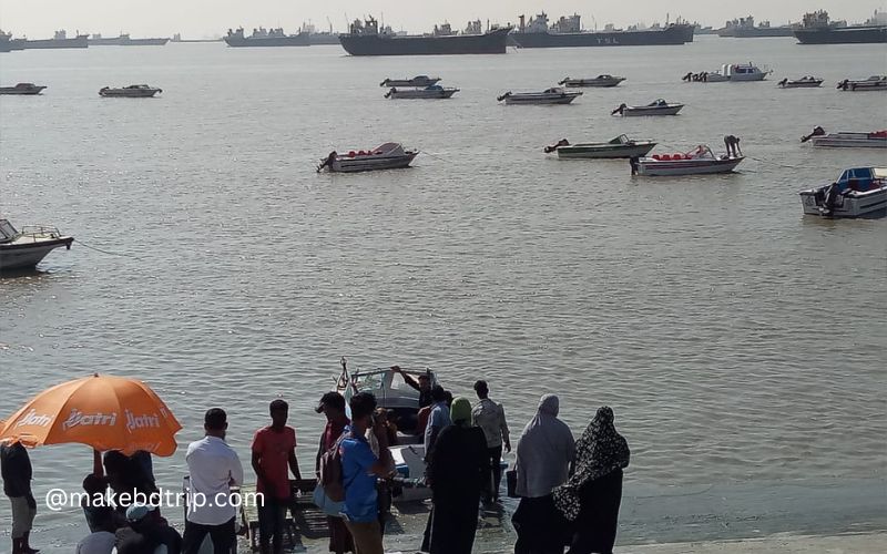 speed boats anchored at patenga sea beach area