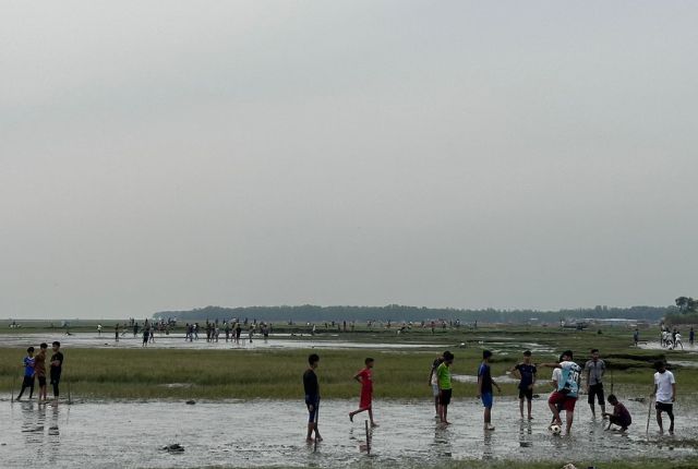 visitors are playing football at kattali sea beach