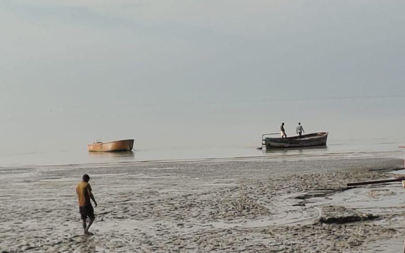 fisher man on banshbaria sea beach
